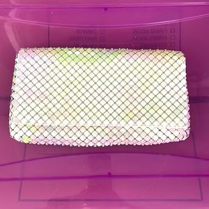 ***SHINY CLUTCH***